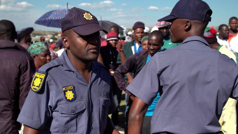 Picture of policemen