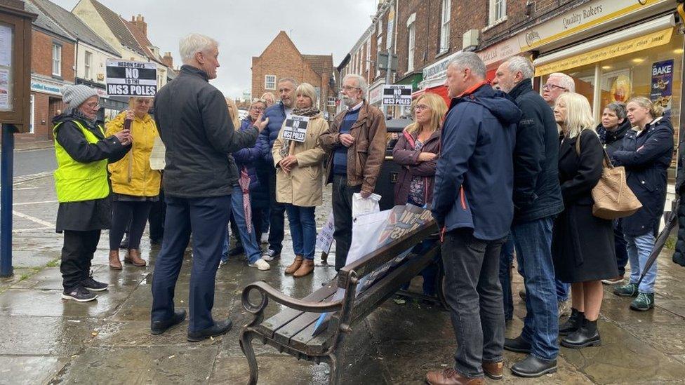 Graham Stuart MP met residents opposed to broadband poles in Hedon