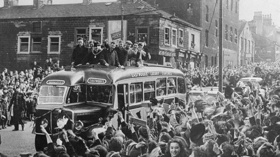 Burnley players on the Burnley FC in 1947