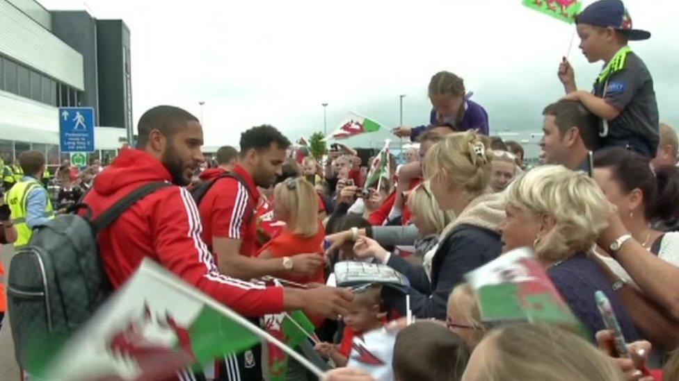 Ashley Williams and Hal Robson-Kanu stop to sign autographs