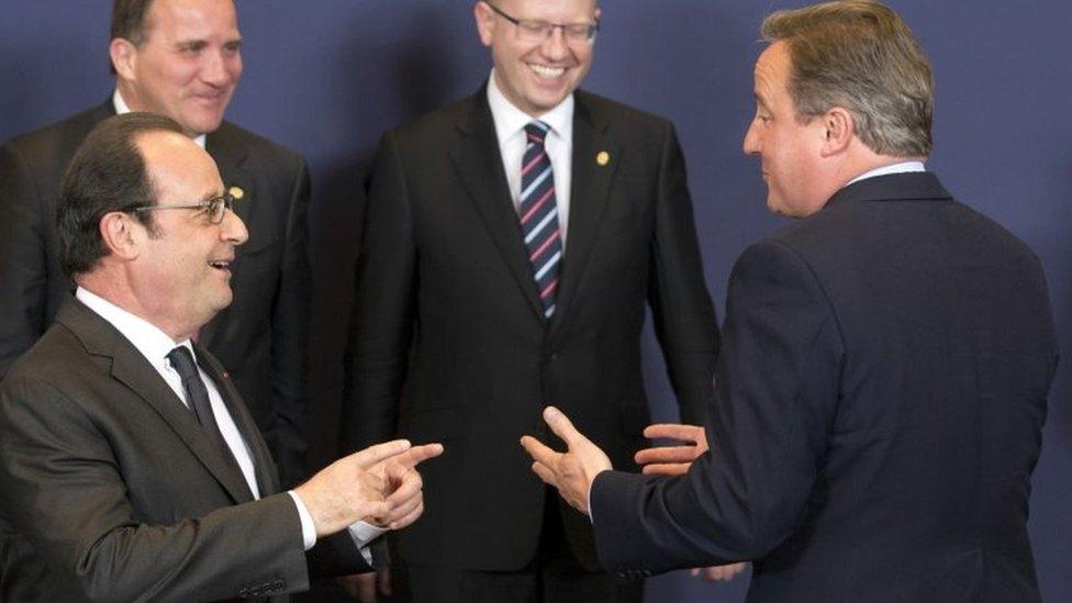 French President Francois Hollande (left) and British Prime Minister David Cameron (right)