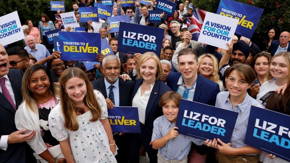 liz-truss-with-supporters.