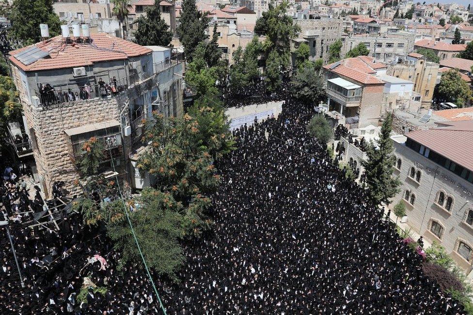 Crowd of mourners in Mea Shearim, 31 Jul 22