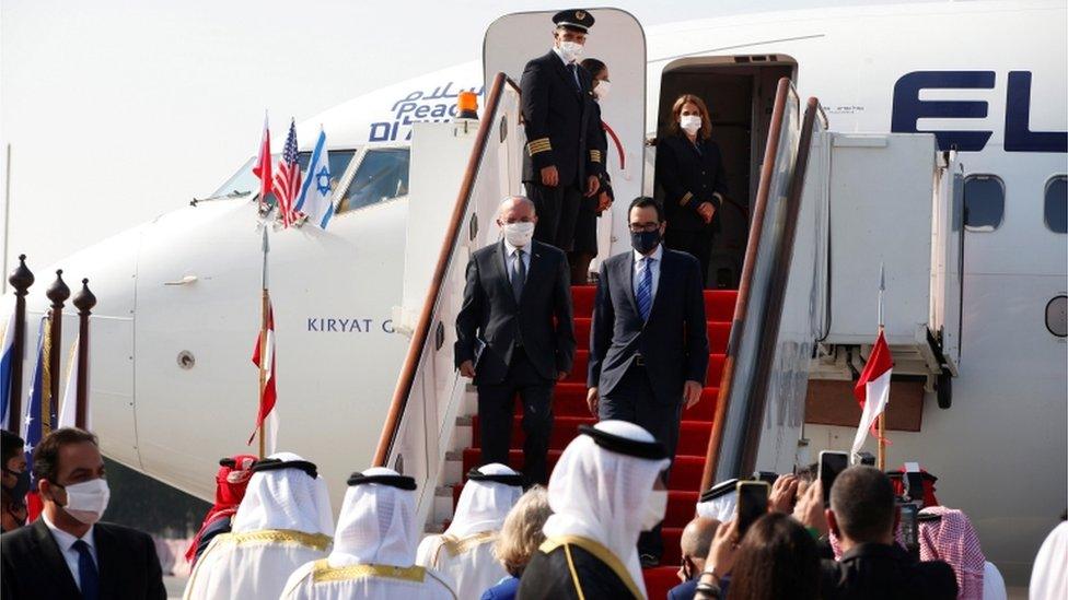 Israeli and US delegates arrive in Bahrain