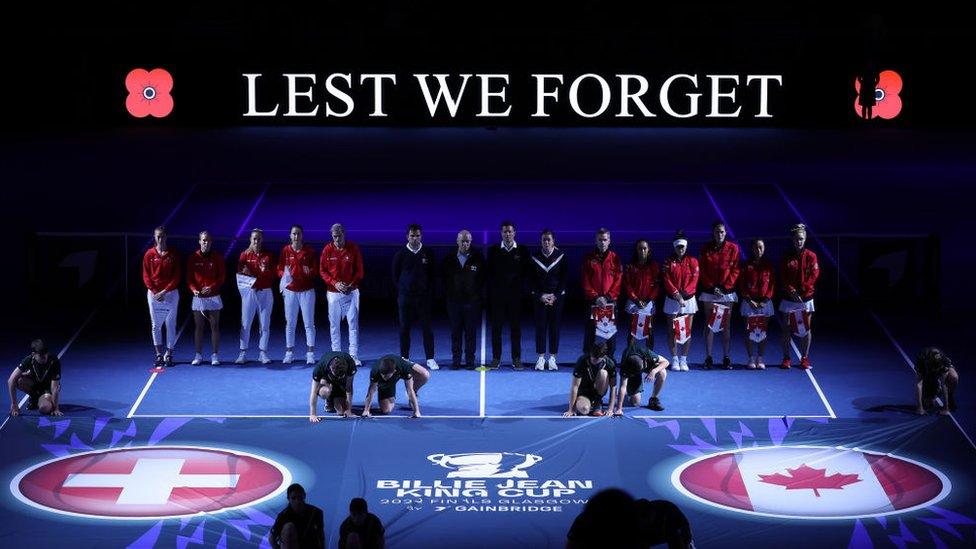 Tennis players show their respect