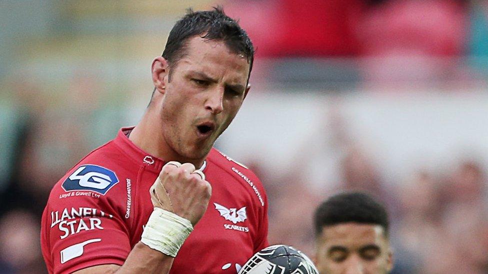 Aaron Shingler celebrates his try