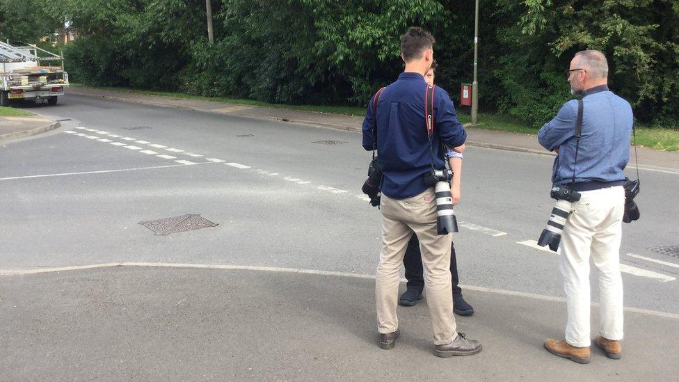 Photographers lie in wait for tourists in Kidlington