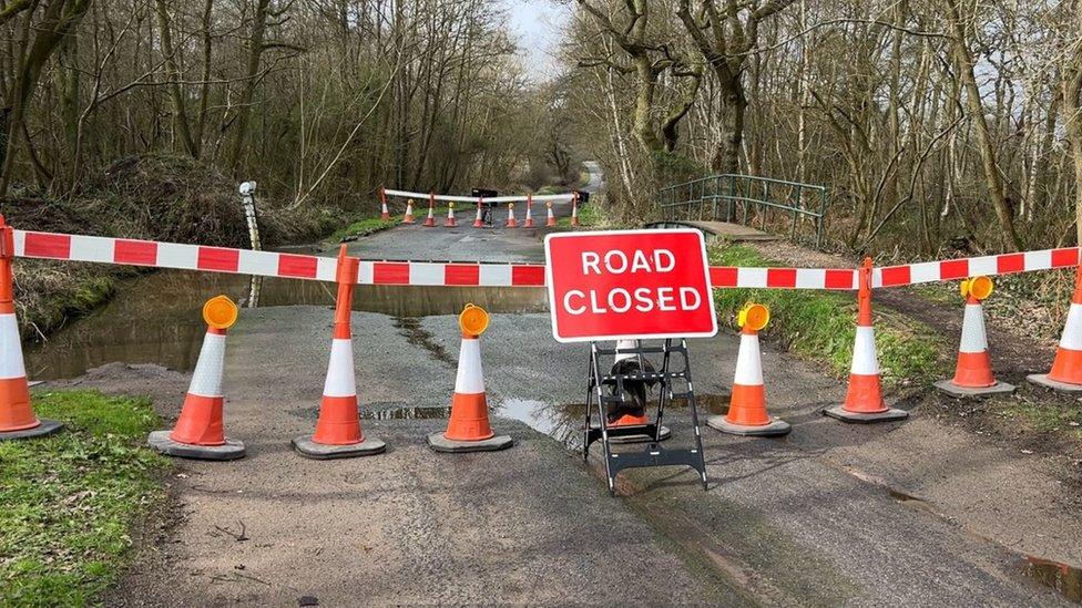 Road closure in Oxton