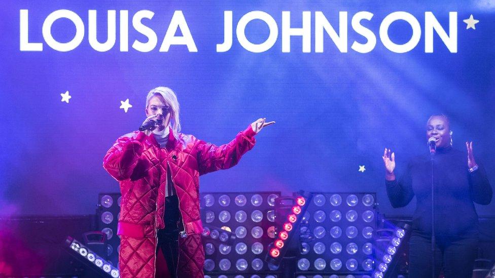 Louisa Johnson performing