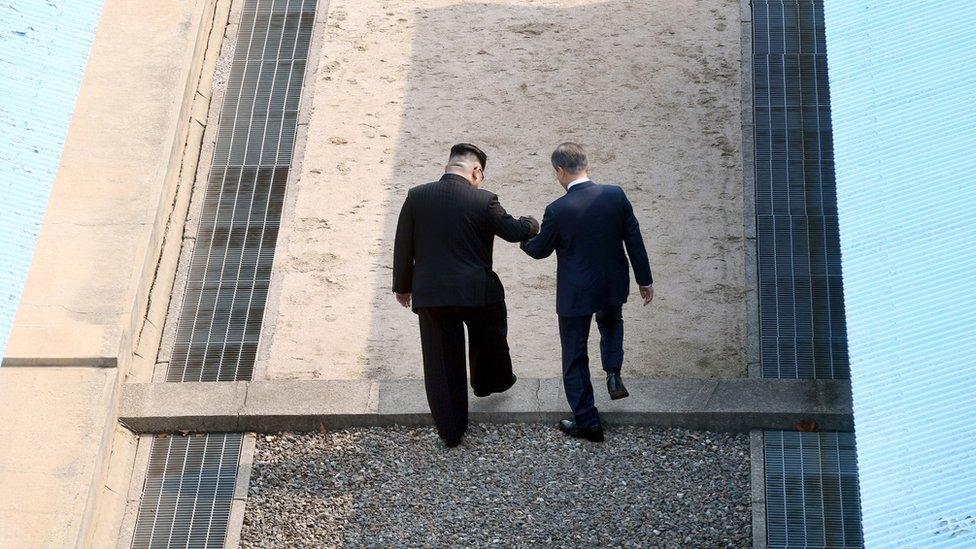 Kim Jong-un and Moon Jae-in on the Korean border