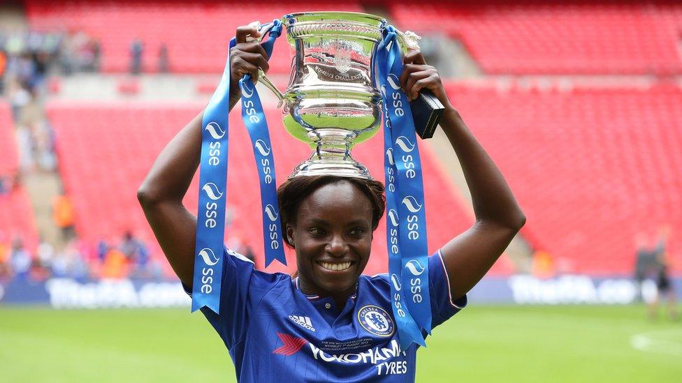 Eniola-akulo-with-trophy.