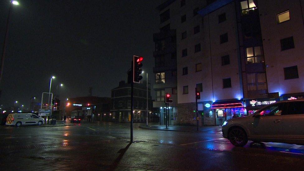 Traffic lights on red on Lockyers Quay