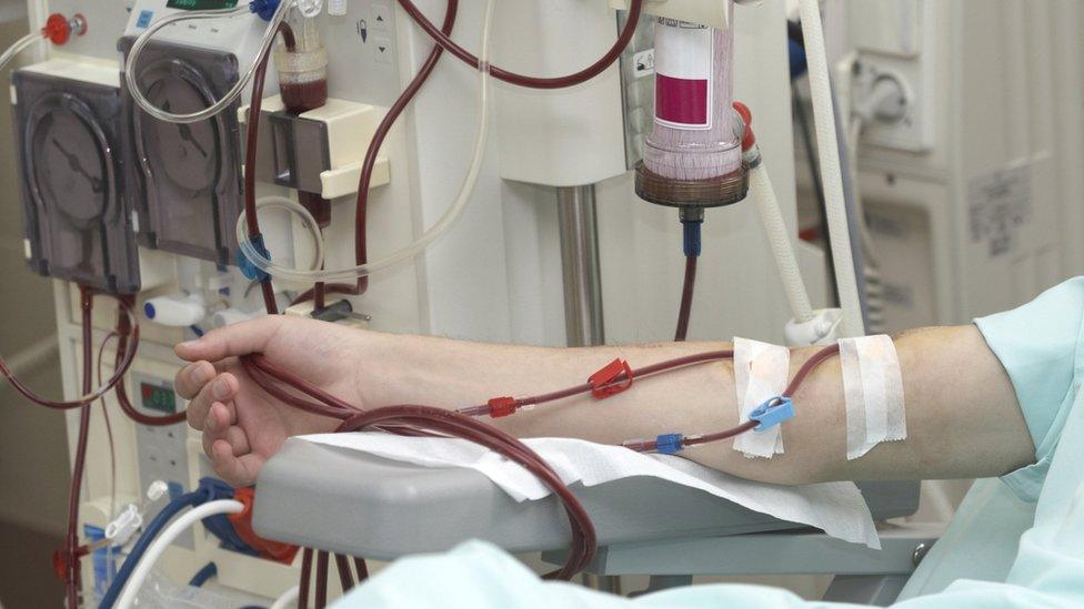 Dialysis ga dhèanamh