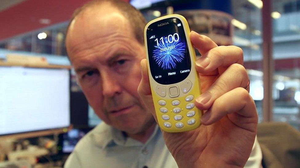 Rory Cellan-Jones holds up Nokia 3310