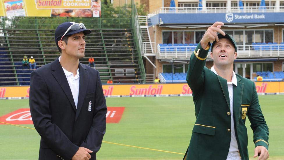 England cricket captain Alastair Cook watches South Africa captain AB De Villiers toss the coin