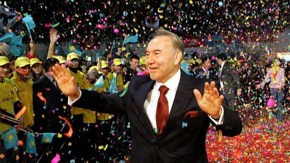 FILE PHOTO: Kazakh President Nursultan Nazarbayev waves to supporters after his victory in the presidential election was officially announced in Astana, Kazakhstan December 5, 2005.