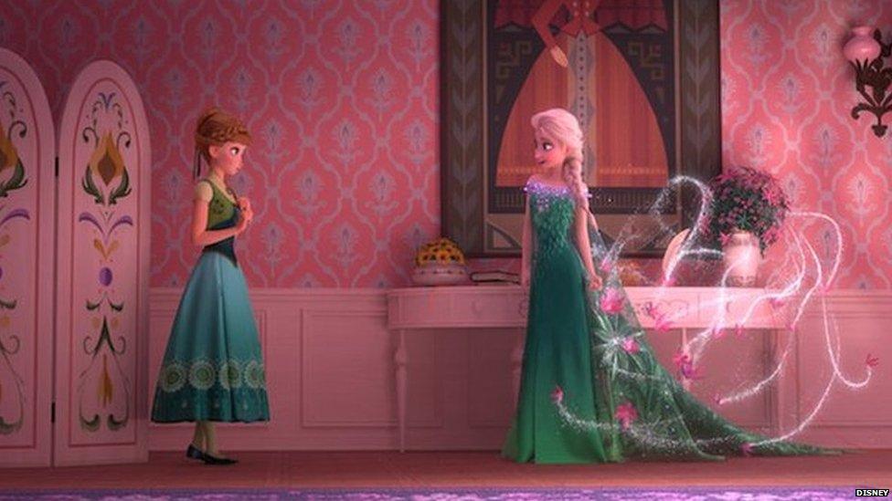 Anna and Elsa in green dresses