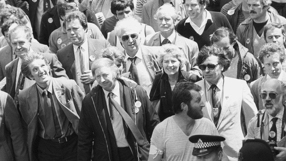 Dennis Skinner (l) marching with miners' president Arthur Scargill (second left), together with 8,000 miners marching to Parliament in 1984 to lobby MPs