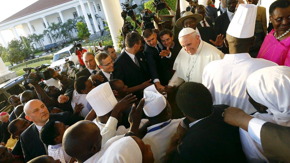 Pope Francis arrives to meet President Yoweri Museveni at the presidential palace, in Kampala. 27 Nov 2015