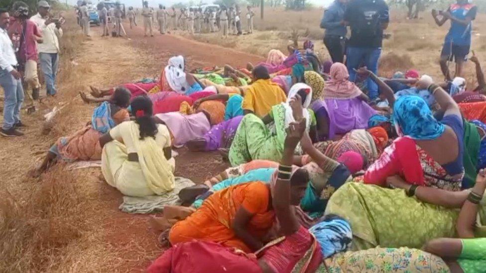 Protesters lying on the roads to prevent police