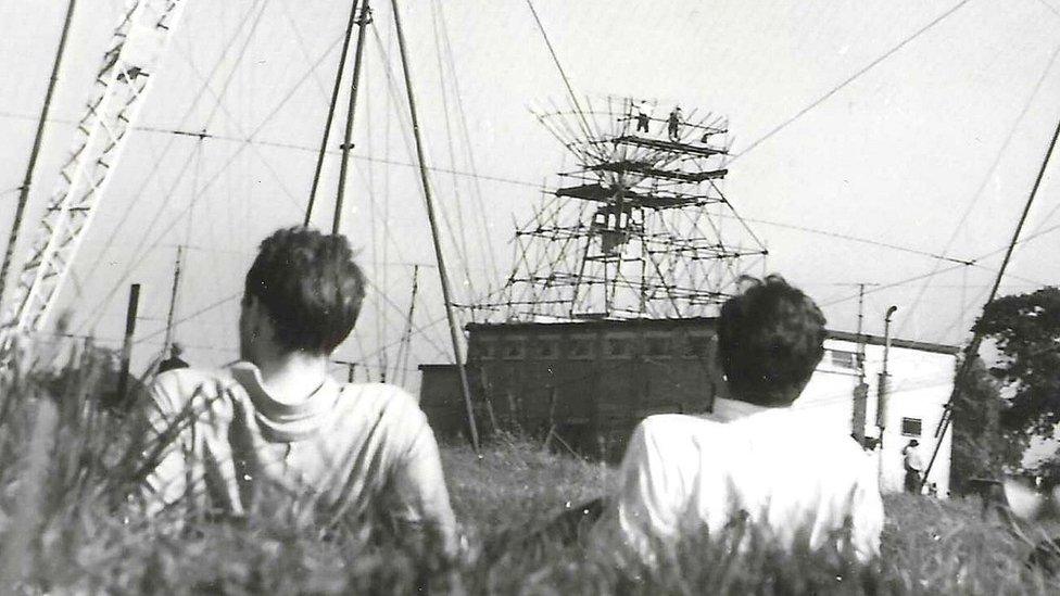 Construction of a prototype telescope at Jodrell Bank in the 1950s