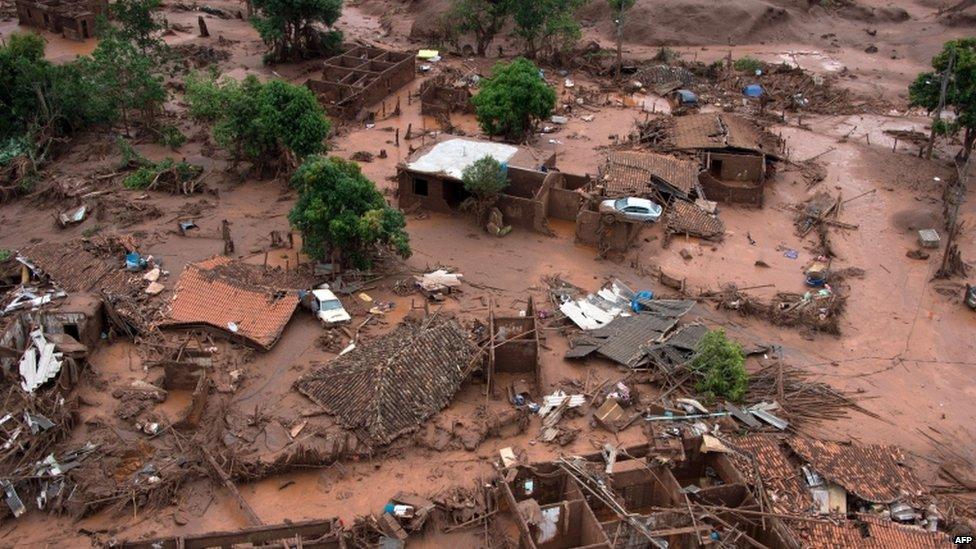 Aerial view of the village of Bento Rodrigues