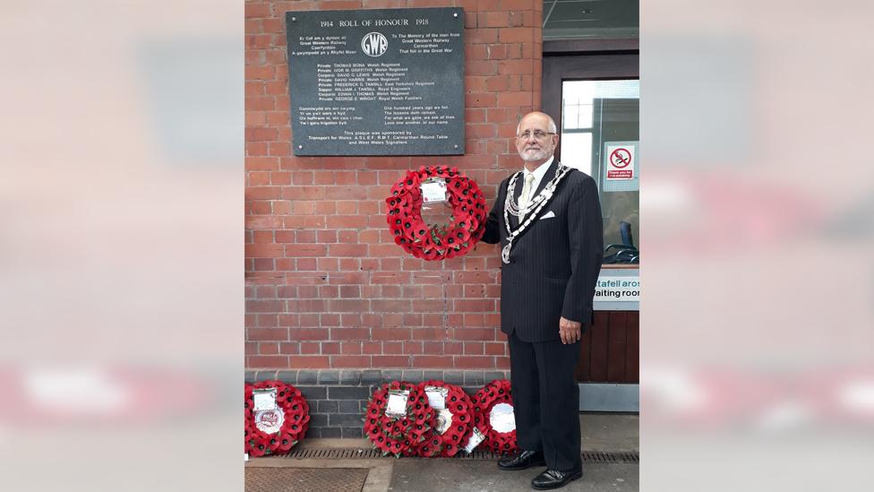 Robin Griffiths and the plaque