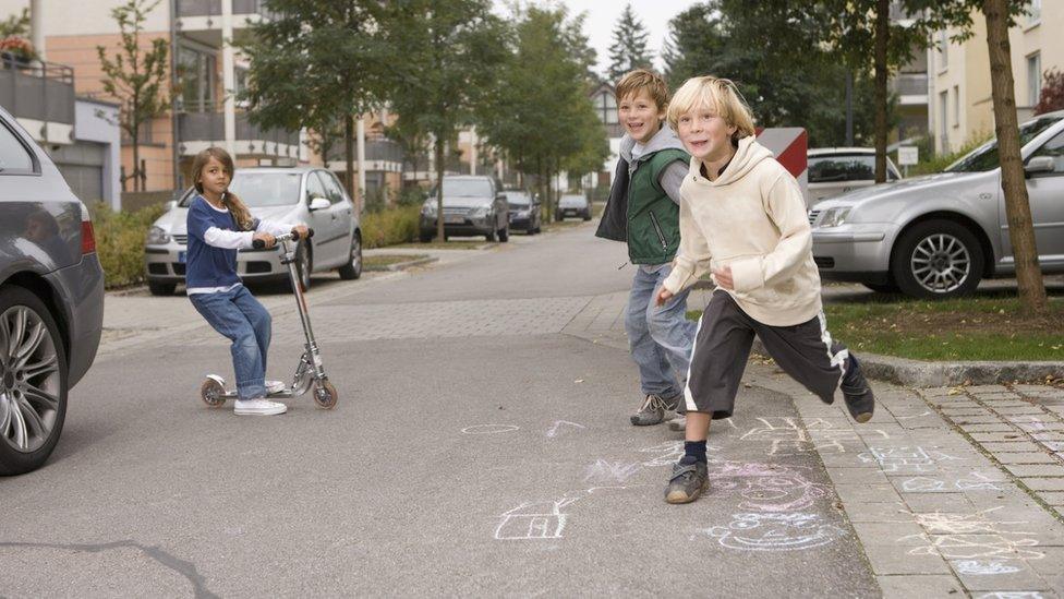 children-playing-in-street.