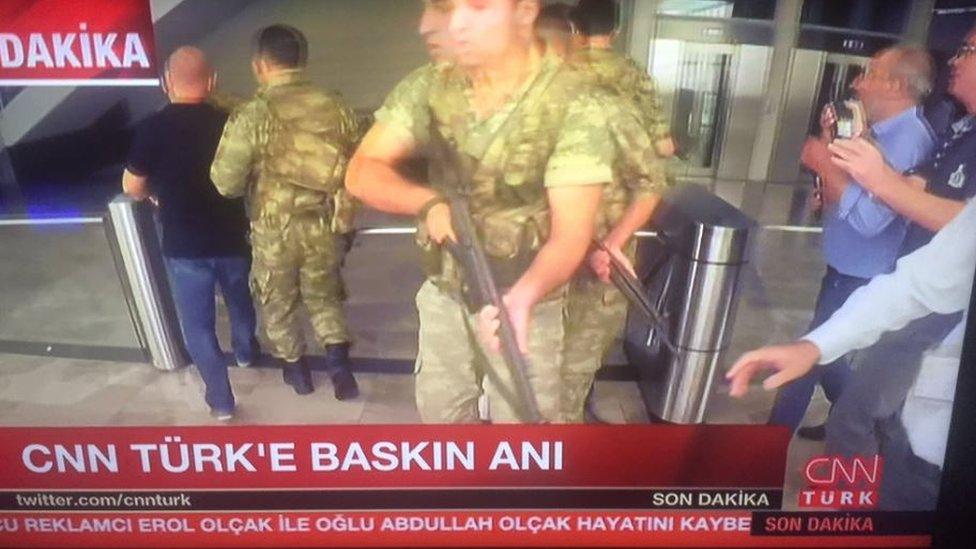 Soldiers raid CNN Turk