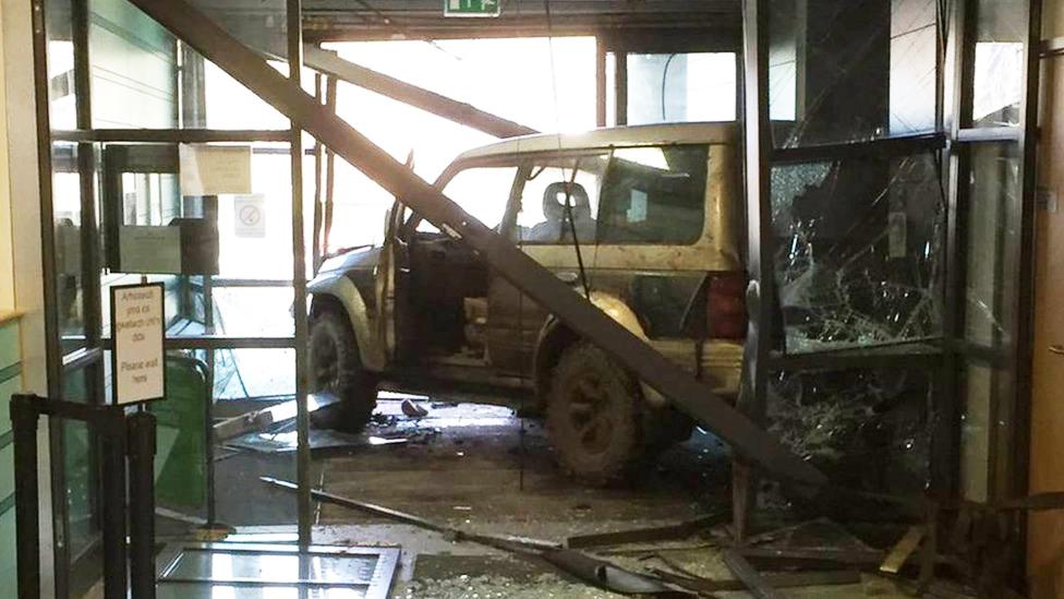 Photo of 4x4 abandoned at hospital entrance