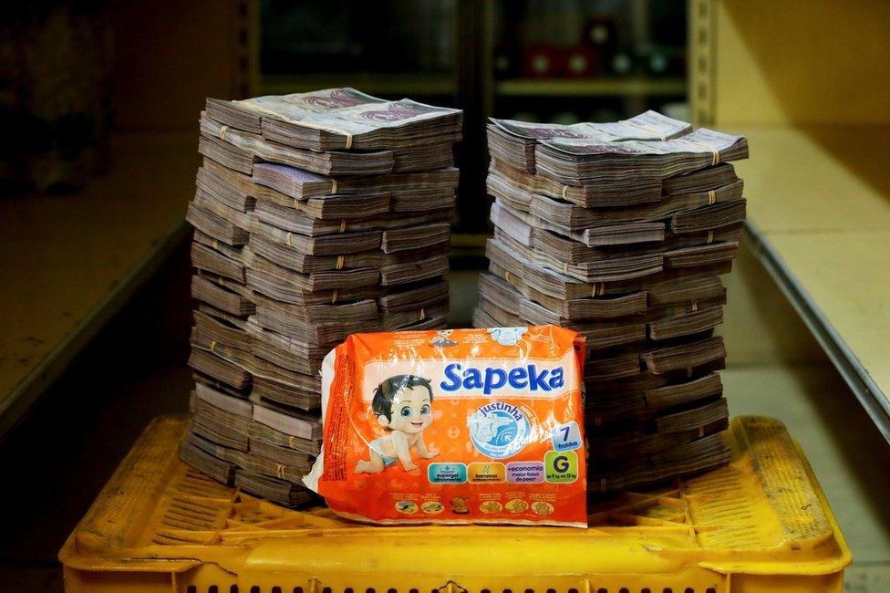 Nappies next to 8,000,000 bolivars