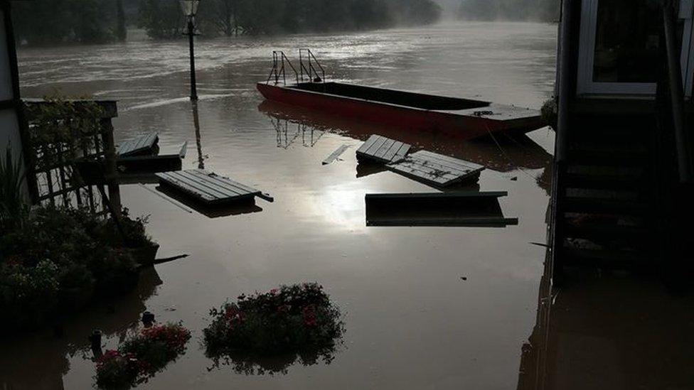 Flooding at Ye Old Ferrie Inn