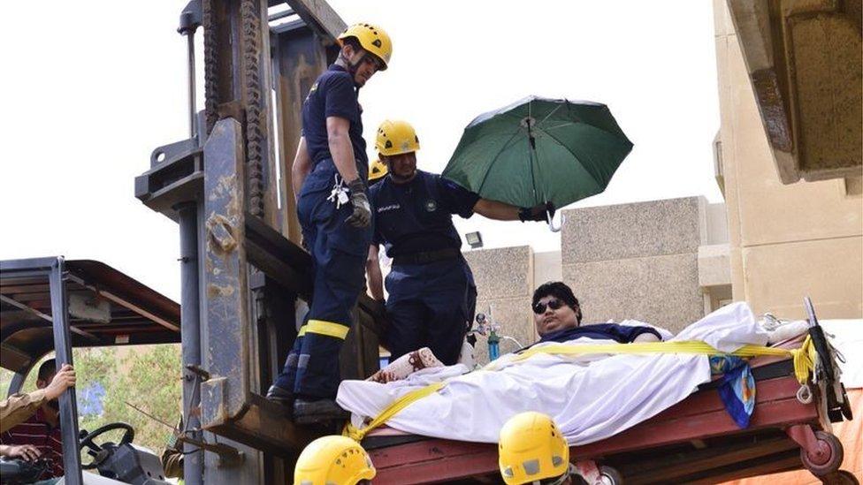 A 610kg Saudi citizen was moved to hospital on a fork lift truck in 2013