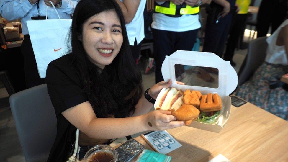 lady-showing-airport-food.