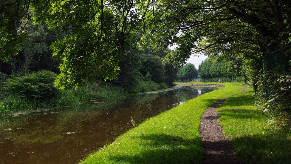 Leeds Liverpool canal Clayton-le-Moors