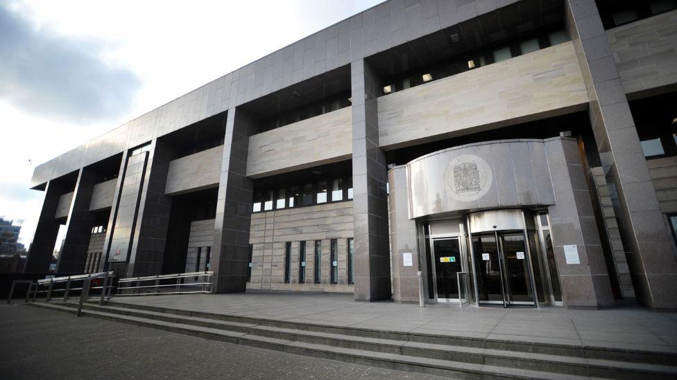 Glasgow sheriff court