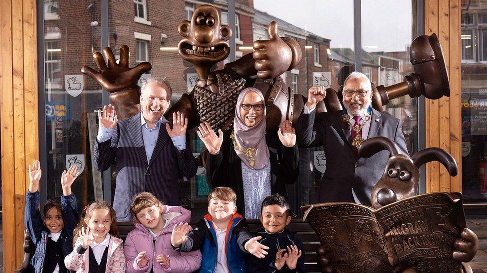 Nick Park, Preston Lord mayor and his wife plus school children pose with that statue