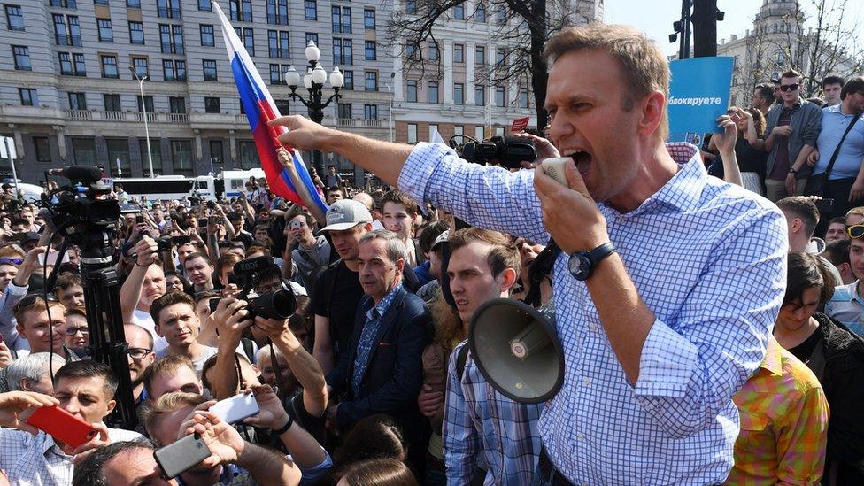 Alexei Navalny addresses a crowd, before his imprisonment