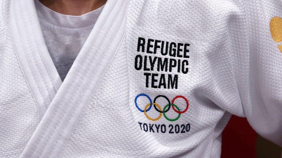 close-up-on-refugee-olympic-team-badge