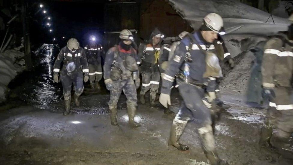 Rescuers entering Pioneer mine - Russian Emergencies Ministry handout