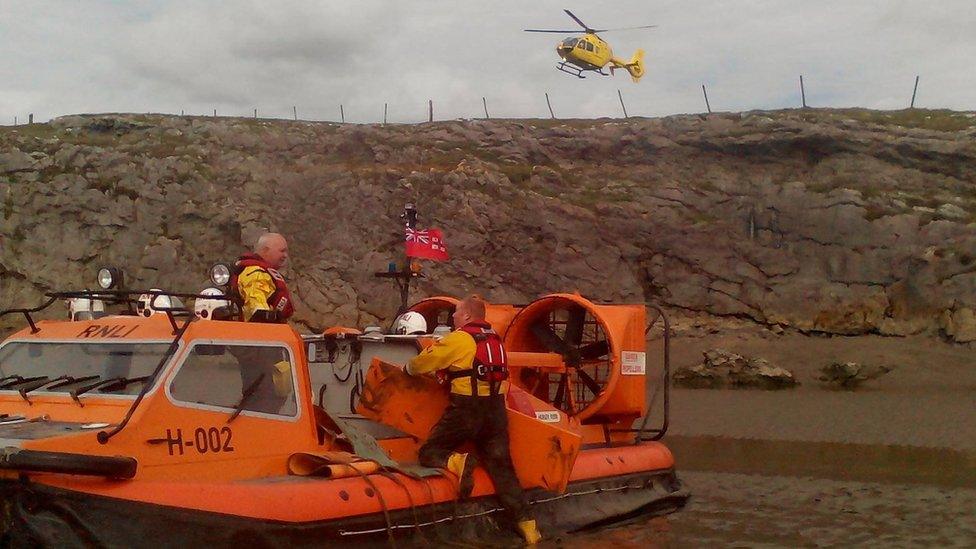 A hovercraft was used to bring in lifting gear