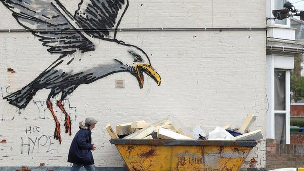 gull mural