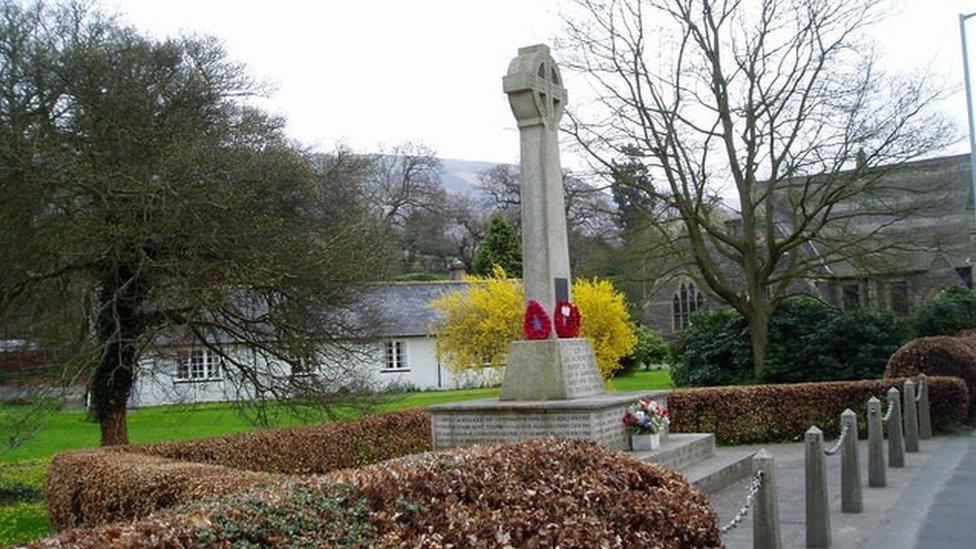 Llandinam war memorial