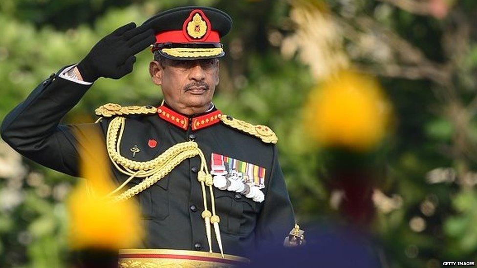 Sarath Fonseka salutes during a ceremony in Colombo where President Maithripala Sirisena conferred an honorary military title on him (march 2015)