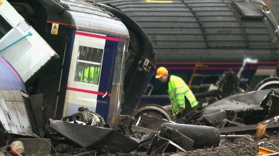 Railway workers deal with the aftermath of the Ufton Nervet disaster