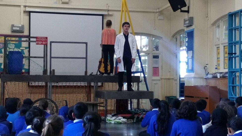 Theatr na nÓg actor Huw Blainey in action at Kitchener Primary School in Cardiff