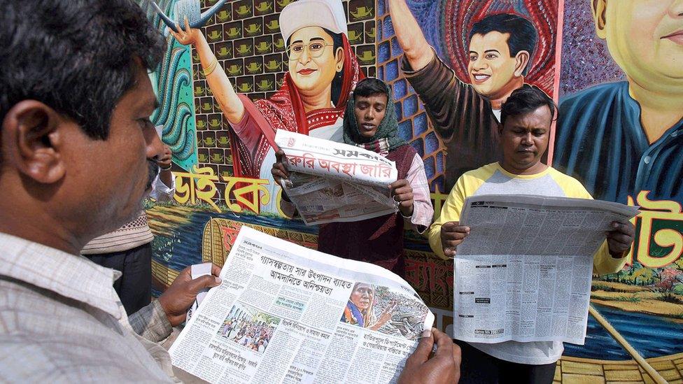 Bangladesh men reading newspapers