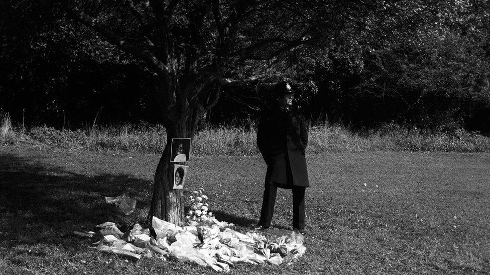 Floral tributes in 1986