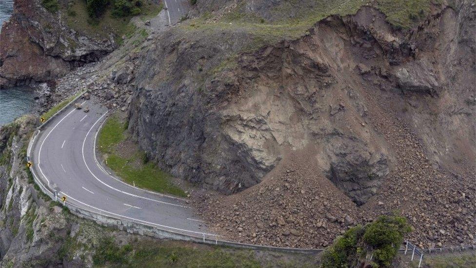 A landslide over a road outside Kaikoura (14 Nov 2016)