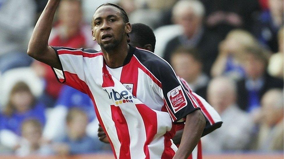 Jhon Viáfara of Southampton celebrates scoring during the Coca-Cola Football League Championship game between Leicester City and Southampton at the Walkers Stadium on October 14, 2006